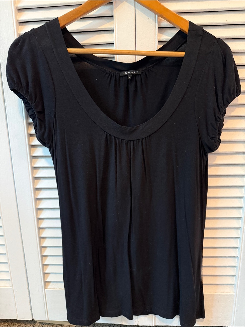 Theory Black Scoop Neck Short Sleeve Tee with Ruched Sleeves